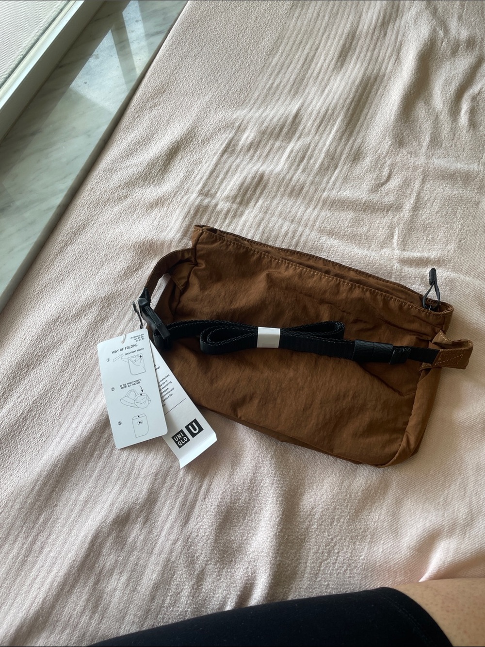 Uniqlo Brown Crossbody Shoulder Bag with Black Strap - Picture 2 of 4